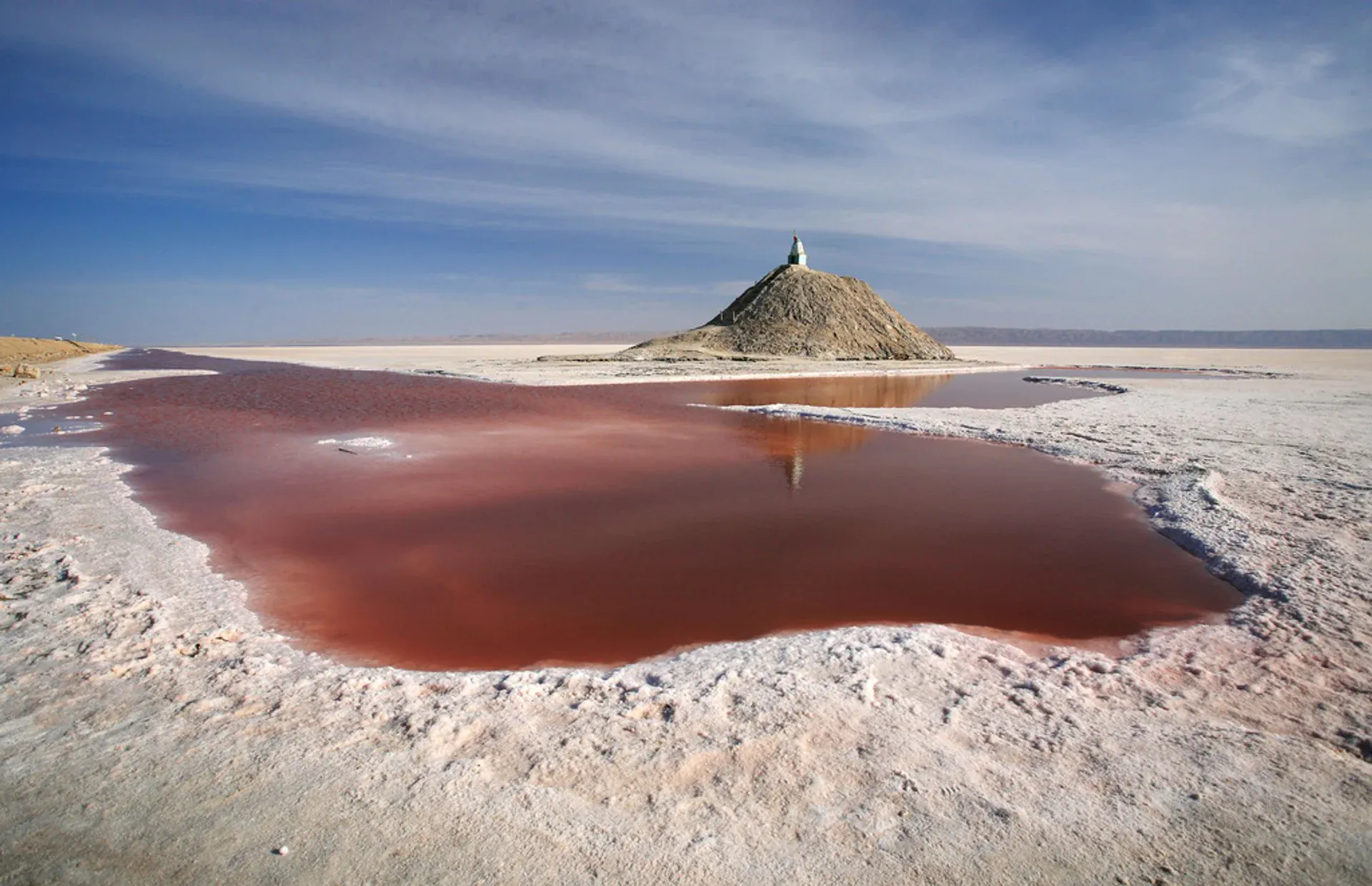 Étendues salées du Chott el-Jerid sous un ciel limpide