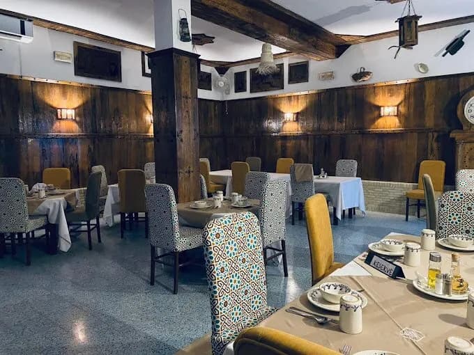 Plat de cuisine oasienne au restaurant Tisouros