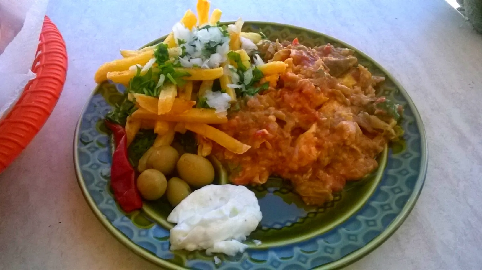 Kafteji tunisien aux légumes frits et œuf