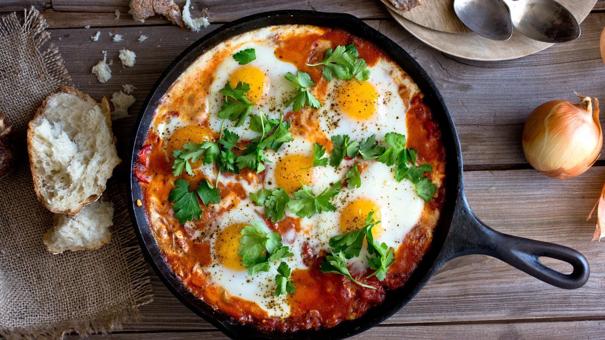 Ojja tunisienne aux œufs et tomate